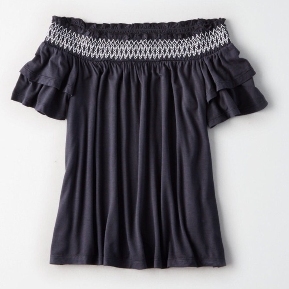 American Eagle Off the Shoulder Shirt Size Medium